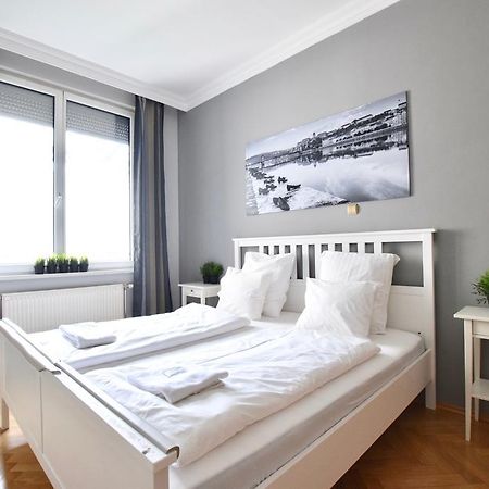 Standerd Apartment By Hi5 - Lovag Family Suites بودابست المظهر الخارجي الصورة