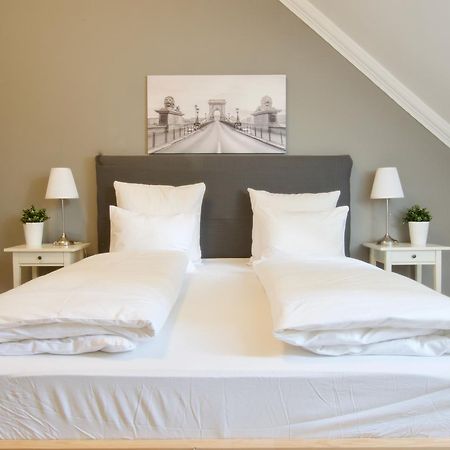 Standerd Apartment By Hi5 - Lovag Family Suites بودابست المظهر الخارجي الصورة