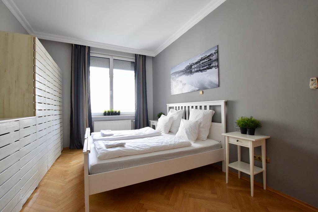 Standerd Apartment By Hi5 - Lovag Family Suites بودابست المظهر الخارجي الصورة