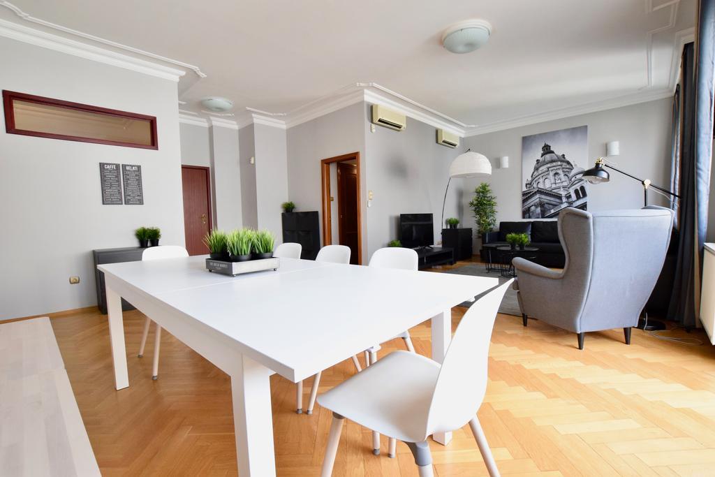 Standerd Apartment By Hi5 - Lovag Family Suites بودابست المظهر الخارجي الصورة