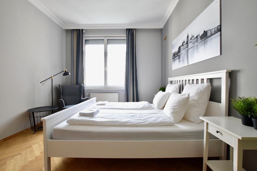 Standerd Apartment By Hi5 - Lovag Family Suites بودابست المظهر الخارجي الصورة