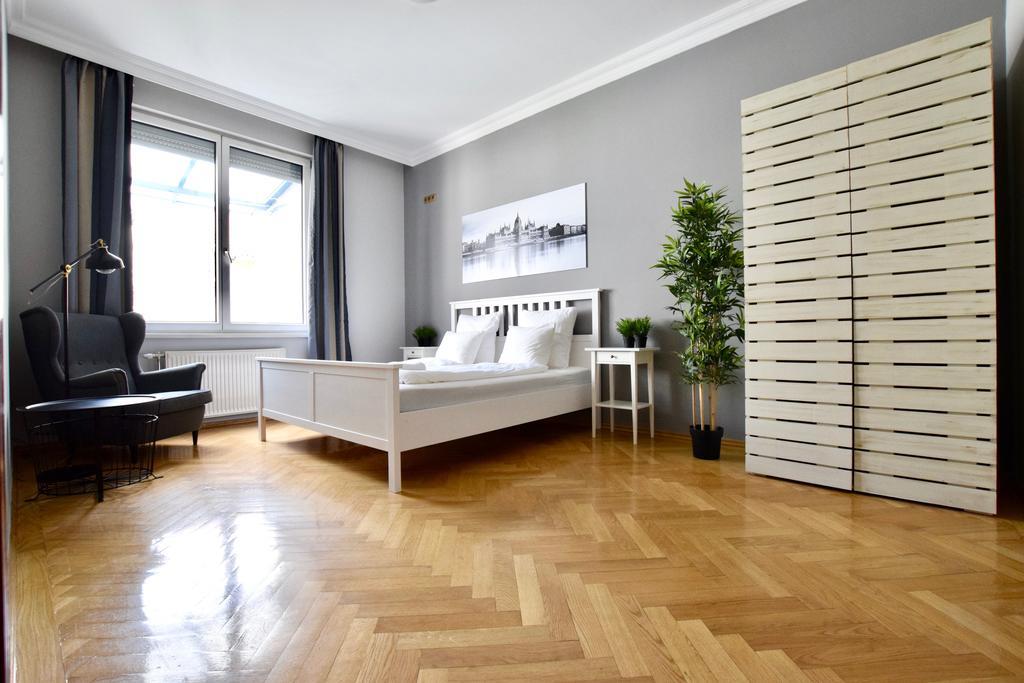 Standerd Apartment By Hi5 - Lovag Family Suites بودابست المظهر الخارجي الصورة