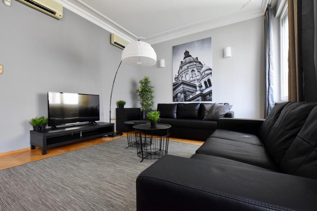 Standerd Apartment By Hi5 - Lovag Family Suites بودابست المظهر الخارجي الصورة