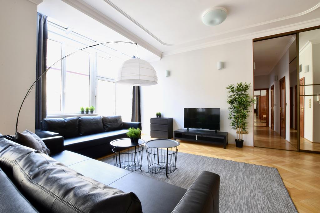 Standerd Apartment By Hi5 - Lovag Family Suites بودابست المظهر الخارجي الصورة