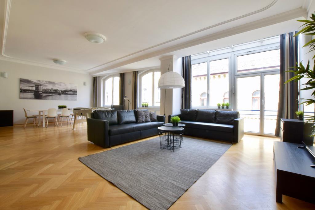 Standerd Apartment By Hi5 - Lovag Family Suites بودابست المظهر الخارجي الصورة