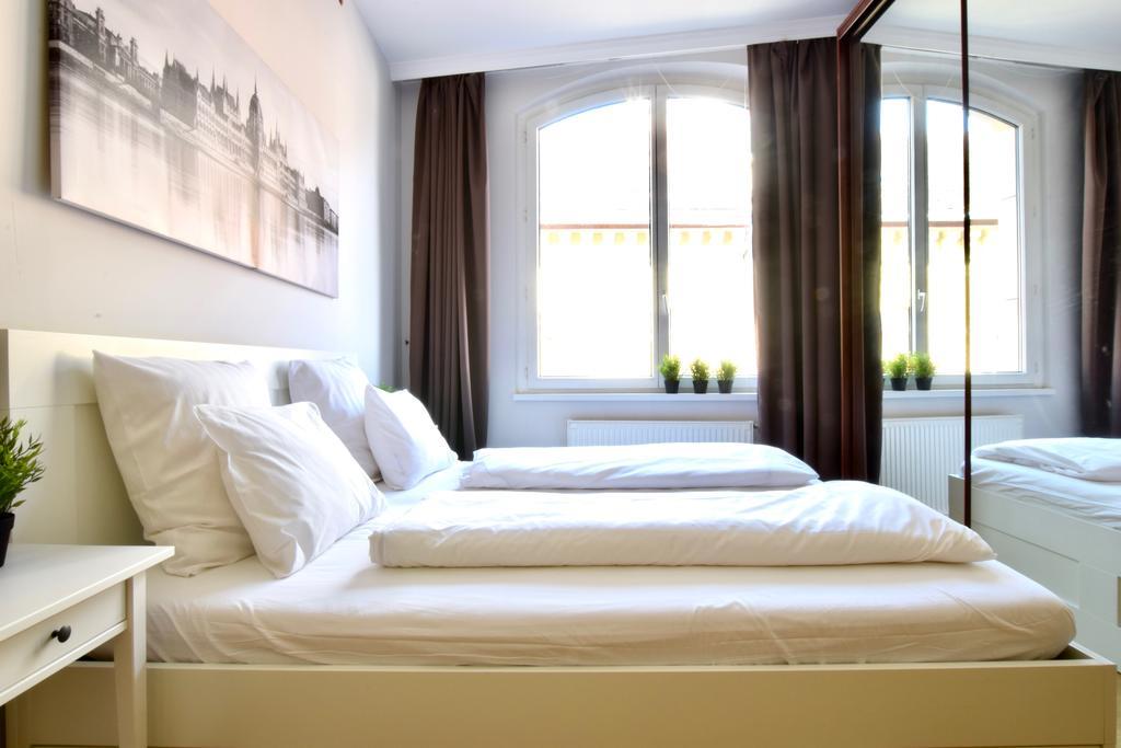 Standerd Apartment By Hi5 - Lovag Family Suites بودابست المظهر الخارجي الصورة