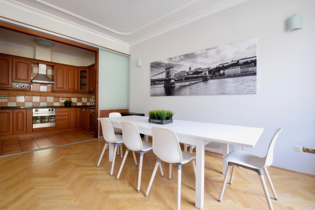 Standerd Apartment By Hi5 - Lovag Family Suites بودابست المظهر الخارجي الصورة