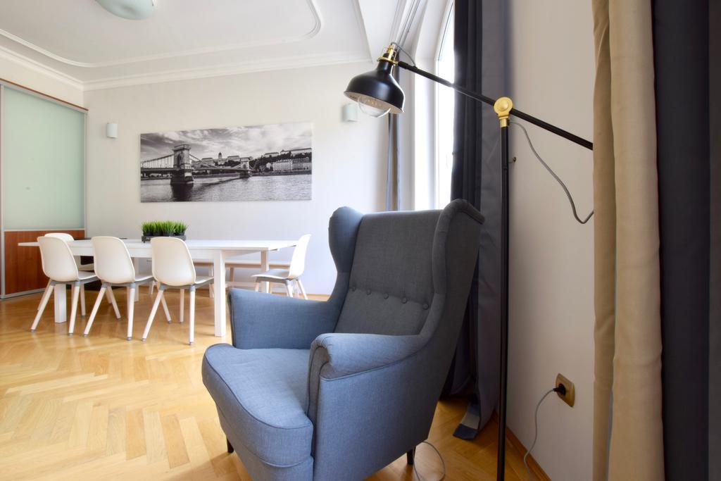 Standerd Apartment By Hi5 - Lovag Family Suites بودابست المظهر الخارجي الصورة