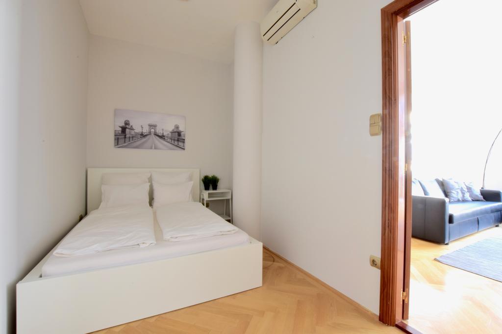 Standerd Apartment By Hi5 - Lovag Family Suites بودابست المظهر الخارجي الصورة