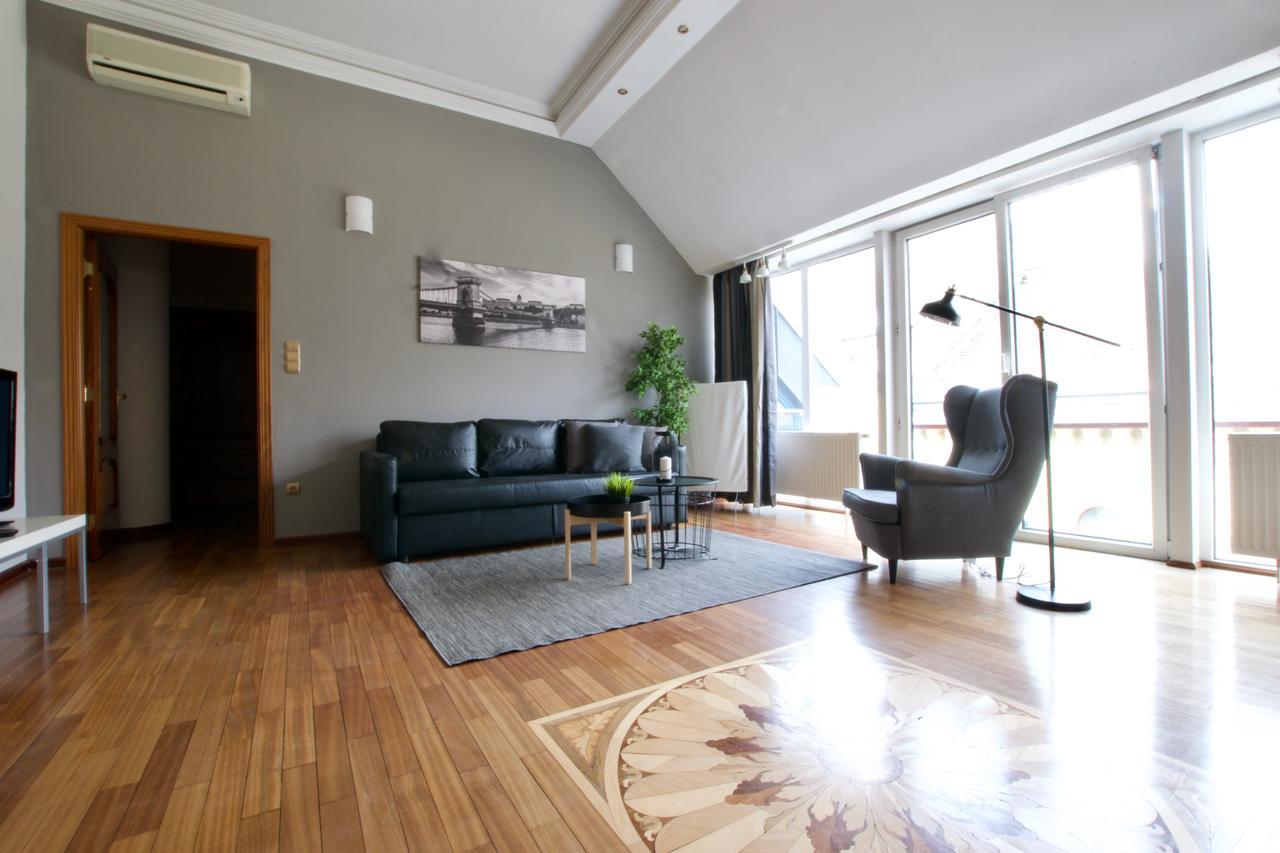 Standerd Apartment By Hi5 - Lovag Family Suites بودابست المظهر الخارجي الصورة