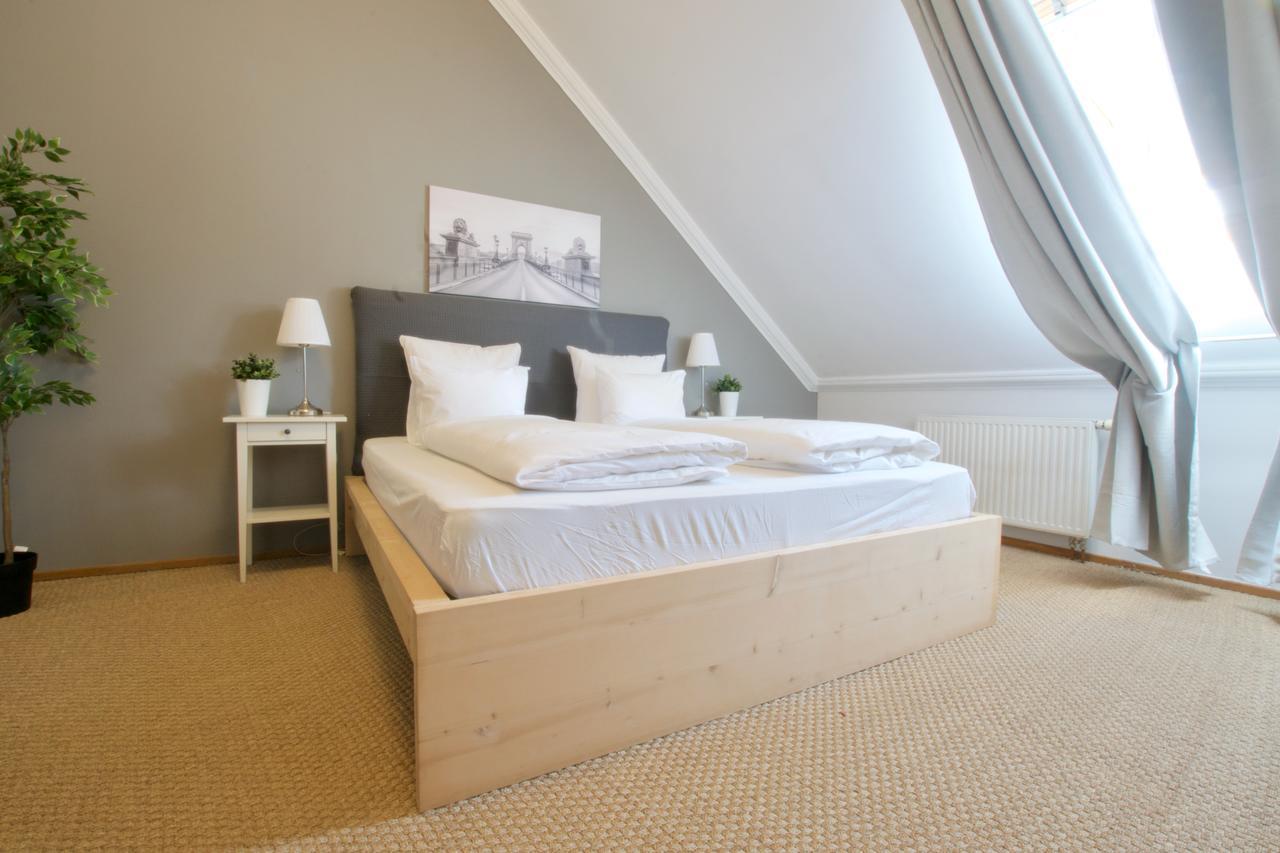 Standerd Apartment By Hi5 - Lovag Family Suites بودابست المظهر الخارجي الصورة