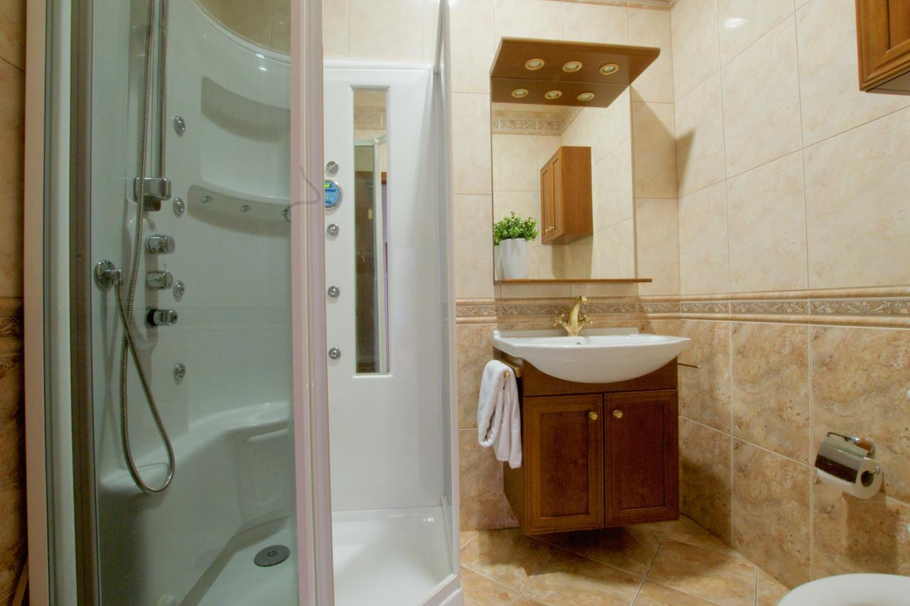 Standerd Apartment By Hi5 - Lovag Family Suites بودابست المظهر الخارجي الصورة