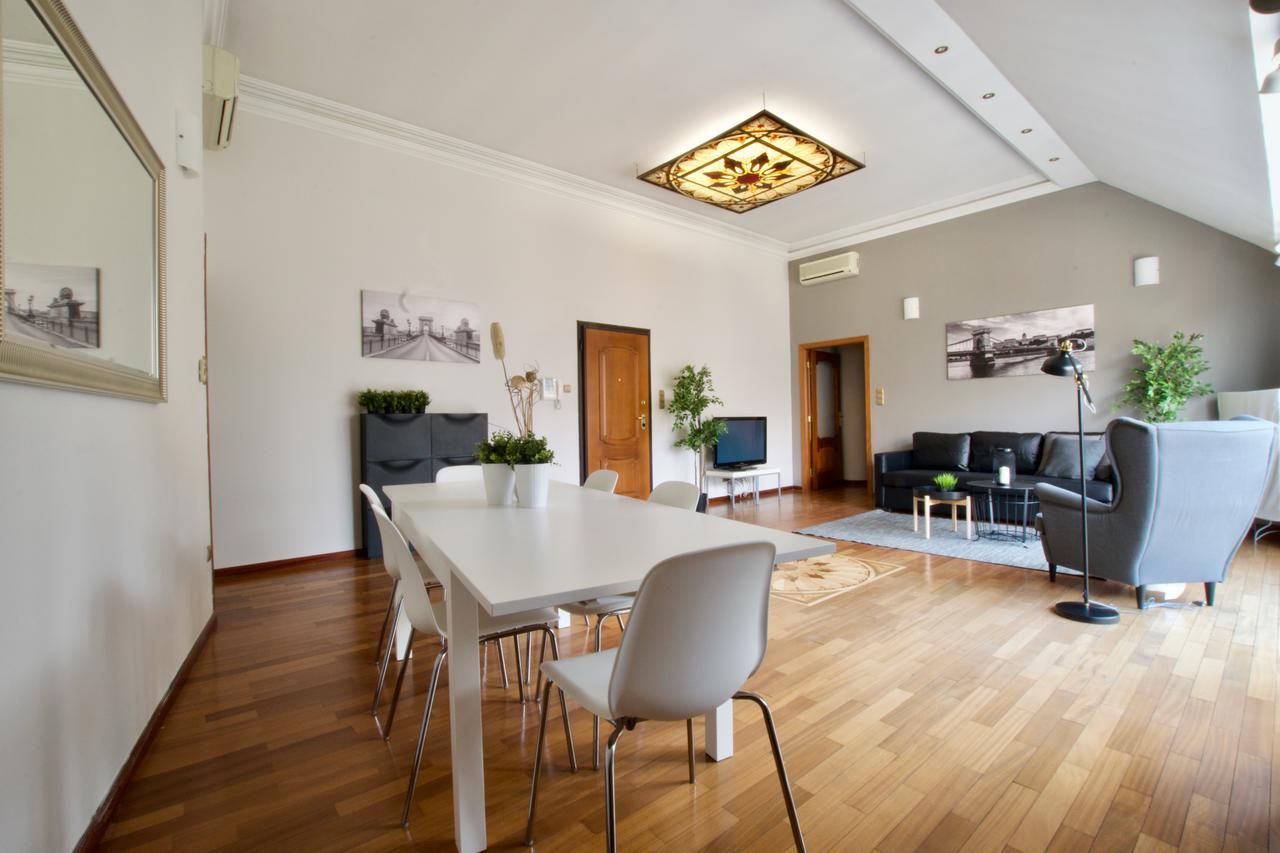 Standerd Apartment By Hi5 - Lovag Family Suites بودابست المظهر الخارجي الصورة