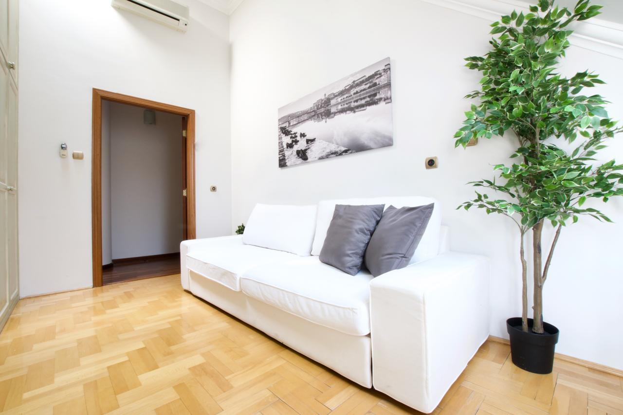 Standerd Apartment By Hi5 - Lovag Family Suites بودابست المظهر الخارجي الصورة